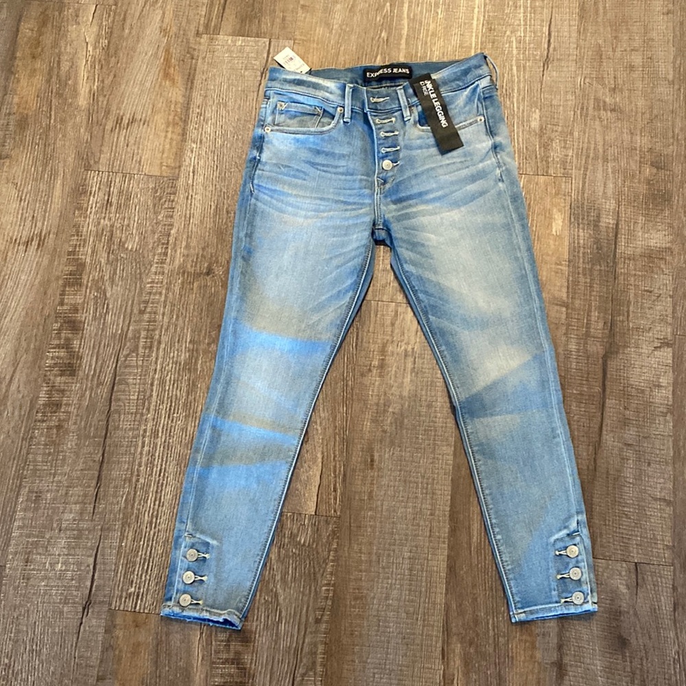 Express Jeans Ankle Legging Mid Rise. NWT